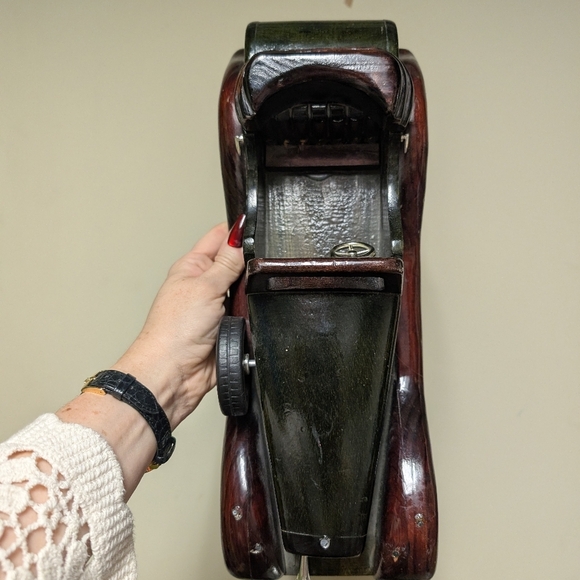 Classic Wooden Car - Picture 4 of 7